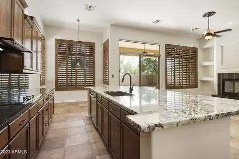 3819 E Crest Ln, Phoenix, AZ 85050 photo 13
