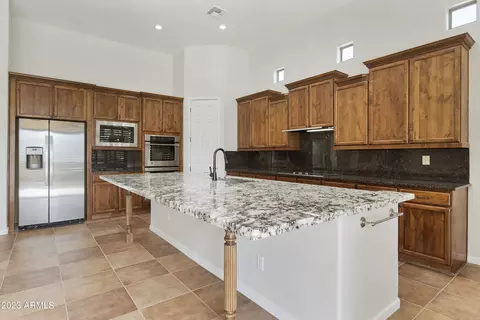 3819 E Crest Ln, Phoenix, AZ 85050 photo 16