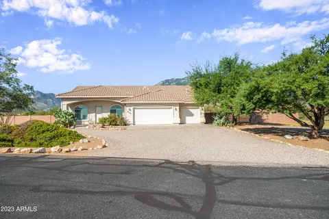 8660 S Palisades Dr, Hereford, AZ 85615