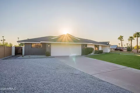 2227 E Lincoln Dr, Phoenix, AZ 85016