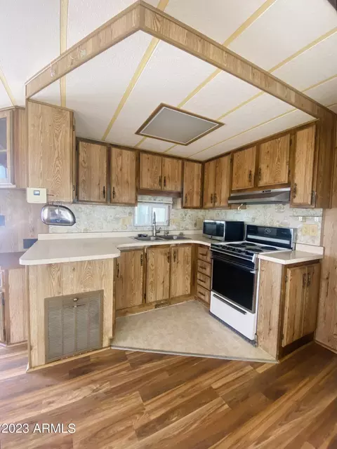 800 W Apache Trl #1B, Apache Junction, AZ 85120