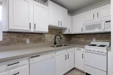 1237 W Pierce St, Phoenix, AZ 85007 photo 9
