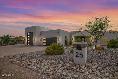 25 W Sagebrush Dr, Phoenix, AZ 85085