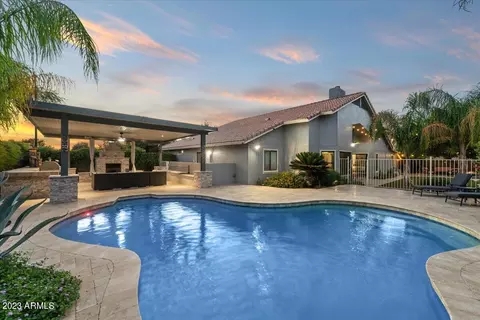 533 S Winthrop St, Gilbert, AZ 85296 photo 2