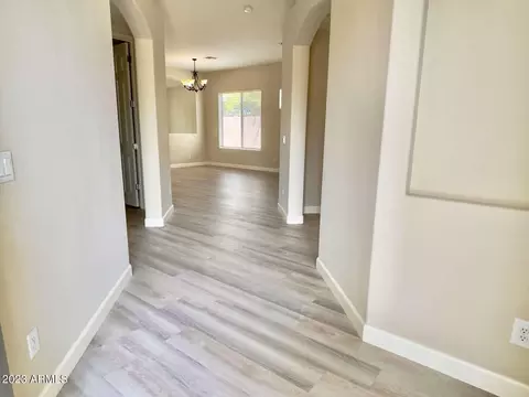 6824 S Pinehurst Dr, Gilbert, AZ 85298 photo 4