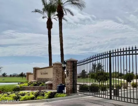 6824 S Pinehurst Dr, Gilbert, AZ 85298 photo 3