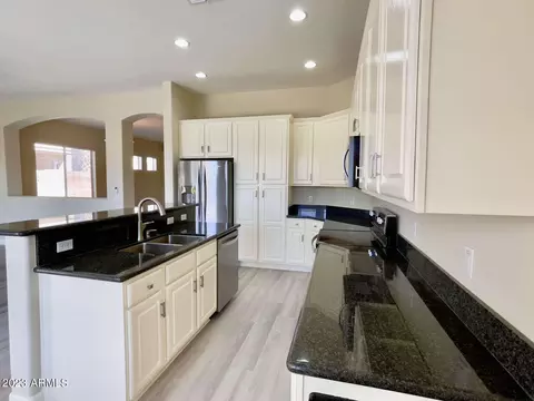 6824 S Pinehurst Dr, Gilbert, AZ 85298 photo 9