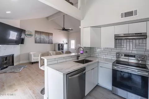 2111 W Mohawk Ln, Phoenix, AZ 85027
