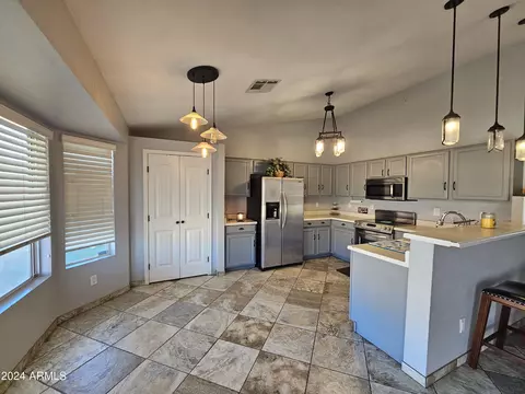 Kitchen - 1645 S Weaver Dr, Apache Junction, AZ 85120 photo 7 of 9