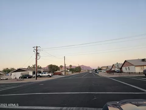 View/Area - 1645 S Weaver Dr, Apache Junction, AZ 85120 photo 2 of 3