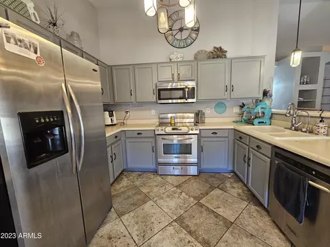 Kitchen - 1645 S Weaver Dr, Apache Junction, AZ 85120 photo 4 of 9