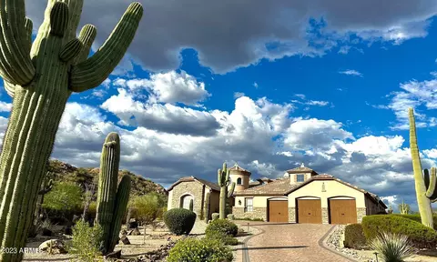 8942 E Rosedale Cir, Mesa, AZ 85207