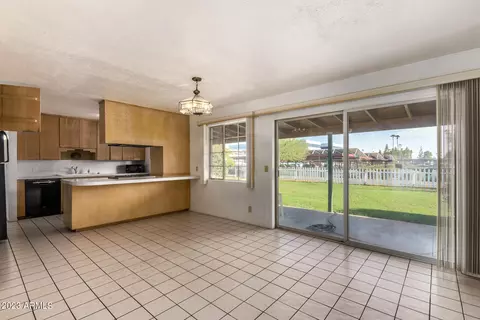 2401 W Echo Ln, Phoenix, AZ 85021 photo 11