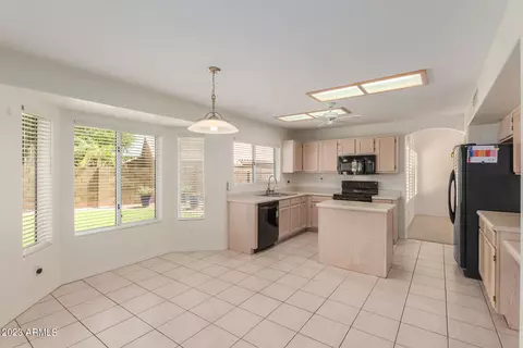 889 S Paradise Dr, Gilbert, AZ 85233 photo 9