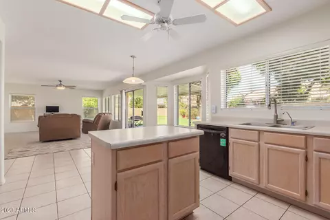 889 S Paradise Dr, Gilbert, AZ 85233 photo 12