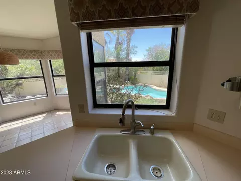1015 E Forest Hills Dr, Phoenix, AZ 85022 photo 11
