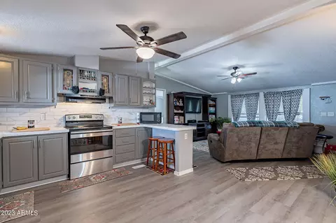 833 W Kachina Trl, Phoenix, AZ 85041