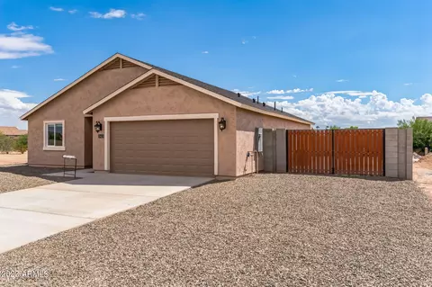 10413 W Fernando Dr, Arizona City, AZ 85123