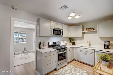 1808 E Cheery Lynn Rd, Phoenix, AZ 85016