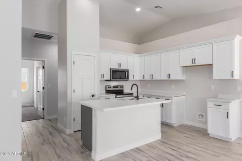 15011 S Diablo Rd, Arizona City, AZ 85123