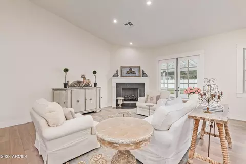 3824 E Highland Ave, Phoenix, AZ 85018 photo 8