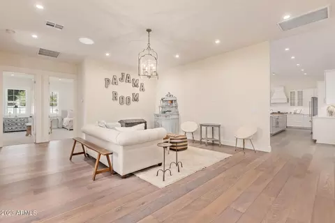 3824 E Highland Ave, Phoenix, AZ 85018 photo 6