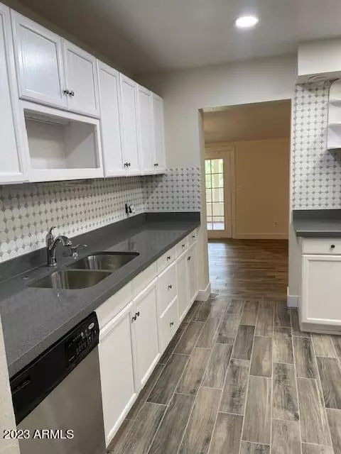 3239 W Corrine Dr, Phoenix, AZ 85029 photo 5