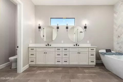 Bath - 3222 E Georgia Ave, Phoenix, AZ 85018 photo 1 of 8