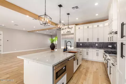 Kitchen - 3222 E Georgia Ave, Phoenix, AZ 85018 photo 2 of 4
