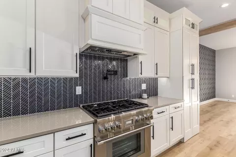 Kitchen - 3222 E Georgia Ave, Phoenix, AZ 85018 photo 4 of 4