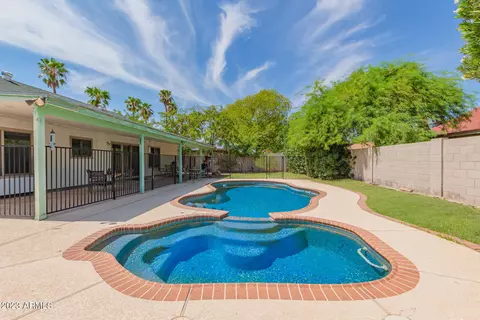 6902 W Cherry Hills Dr, Peoria, AZ 85345