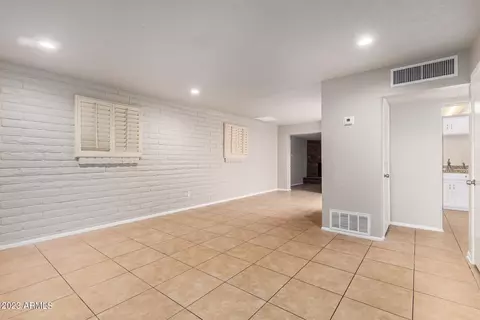 1229 E Mission Ln, Phoenix, AZ 85020 photo 4