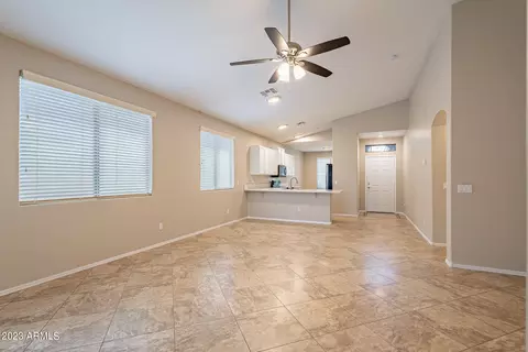 6423 S 37th Ln, Phoenix, AZ 85041 photo 5