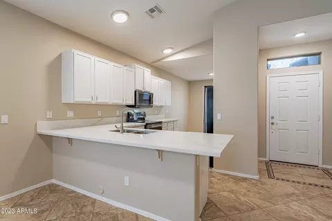 6423 S 37th Ln, Phoenix, AZ 85041 photo 6