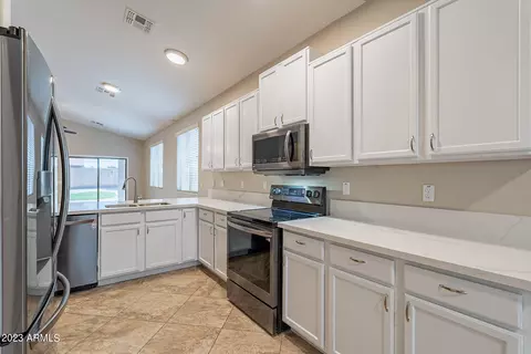 6423 S 37th Ln, Phoenix, AZ 85041 photo 8