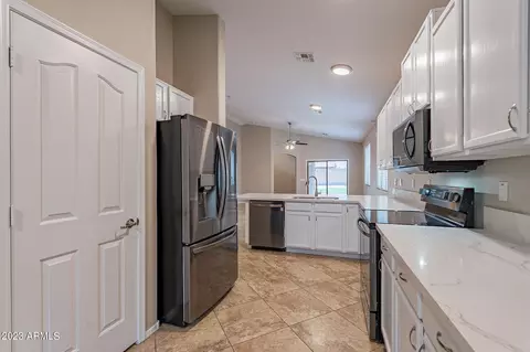 6423 S 37th Ln, Phoenix, AZ 85041 photo 7