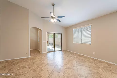 6423 S 37th Ln, Phoenix, AZ 85041 photo 2
