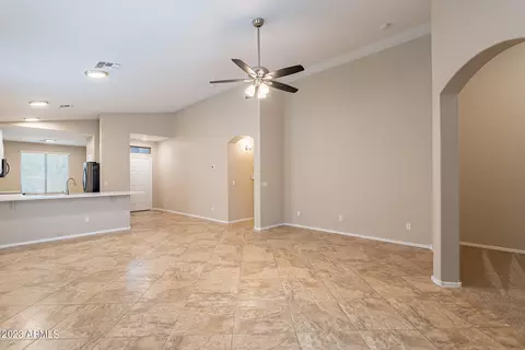 6423 S 37th Ln, Phoenix, AZ 85041 photo 4