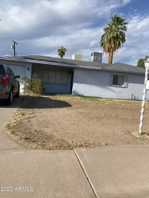 316 El Camino Dr E, Phoenix, AZ 85020