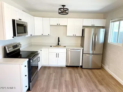 4154 W Earll Dr, Phoenix, AZ 85019 photo 4