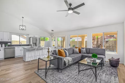 7607 W Cholla St, Peoria, AZ 85345