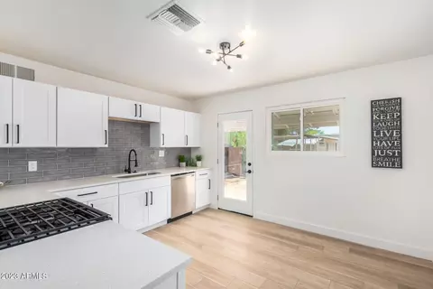 6325 N 65th Dr, Glendale, AZ 85301
