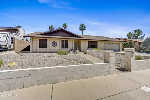 102 E Helena Dr, Phoenix, AZ 85022