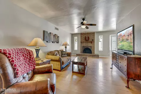 102 E Helena Dr, Phoenix, AZ 85022 photo 2