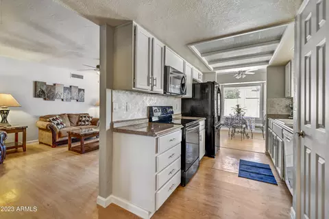 102 E Helena Dr, Phoenix, AZ 85022 photo 3