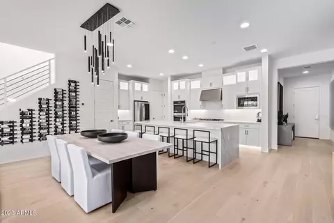 1916 W Kinfield Trl, Phoenix, AZ 85085