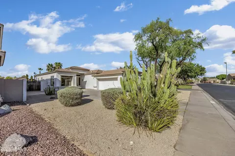 1694 E Orangewood St, Gilbert, AZ 85296 photo 3