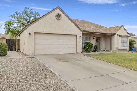 1331 E Wickieup Ln, Phoenix, AZ 85024 photo 2