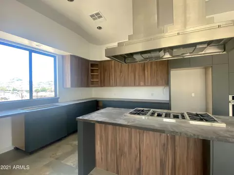 9717 N 5th St, Phoenix, AZ 85020