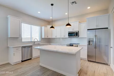 8030 S 6th Dr, Phoenix, AZ 85041 photo 2